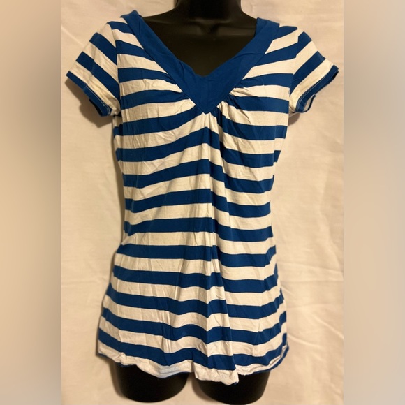 Rue 21 Large V-Neck Tee - Picture 1 of 4
